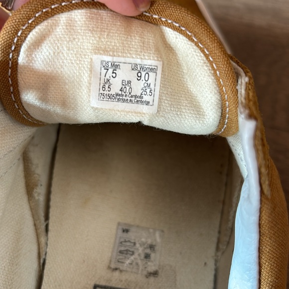 Vans tan sneakers men’s size 7.5 woman’s size 9 - Picture 5 of 6